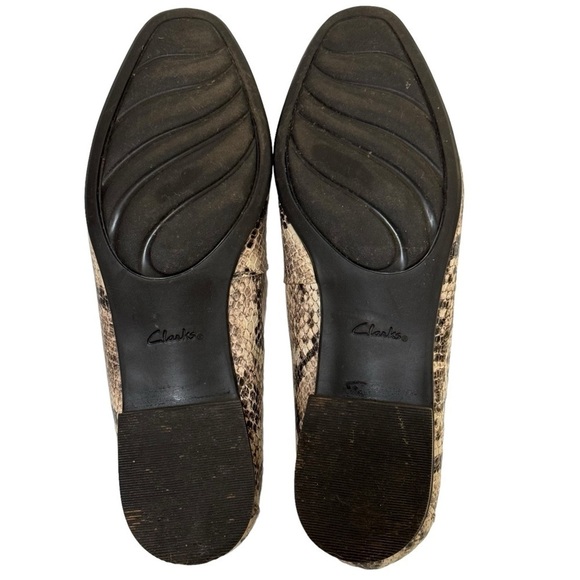 Clarks Juliet Lora Taupe Faux Leather Reptile Snake Print Slip On Loafers Size 7 - Picture 9 of 11